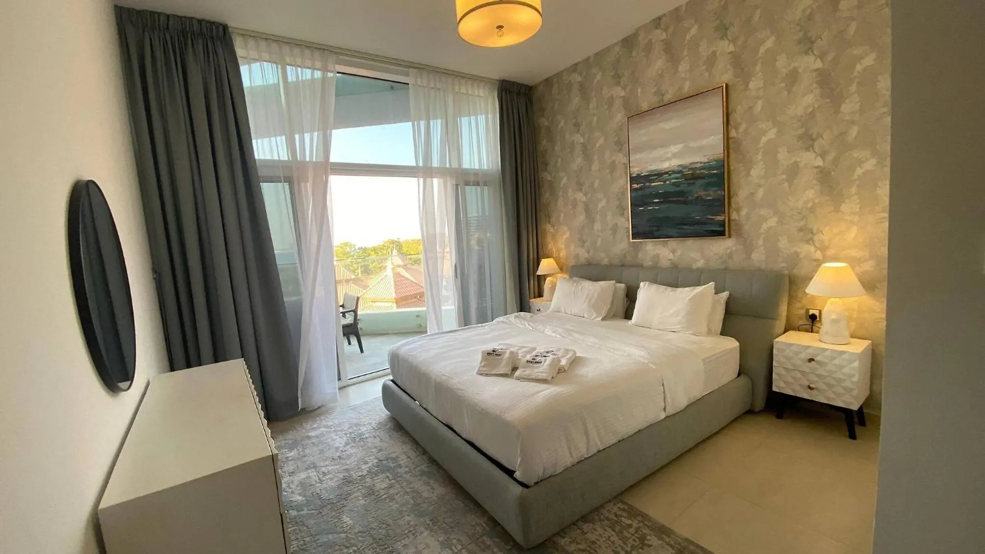 Spacious Apartment In Palm Jumeriah With Access To Private Beach Dubai United Arab Emirates