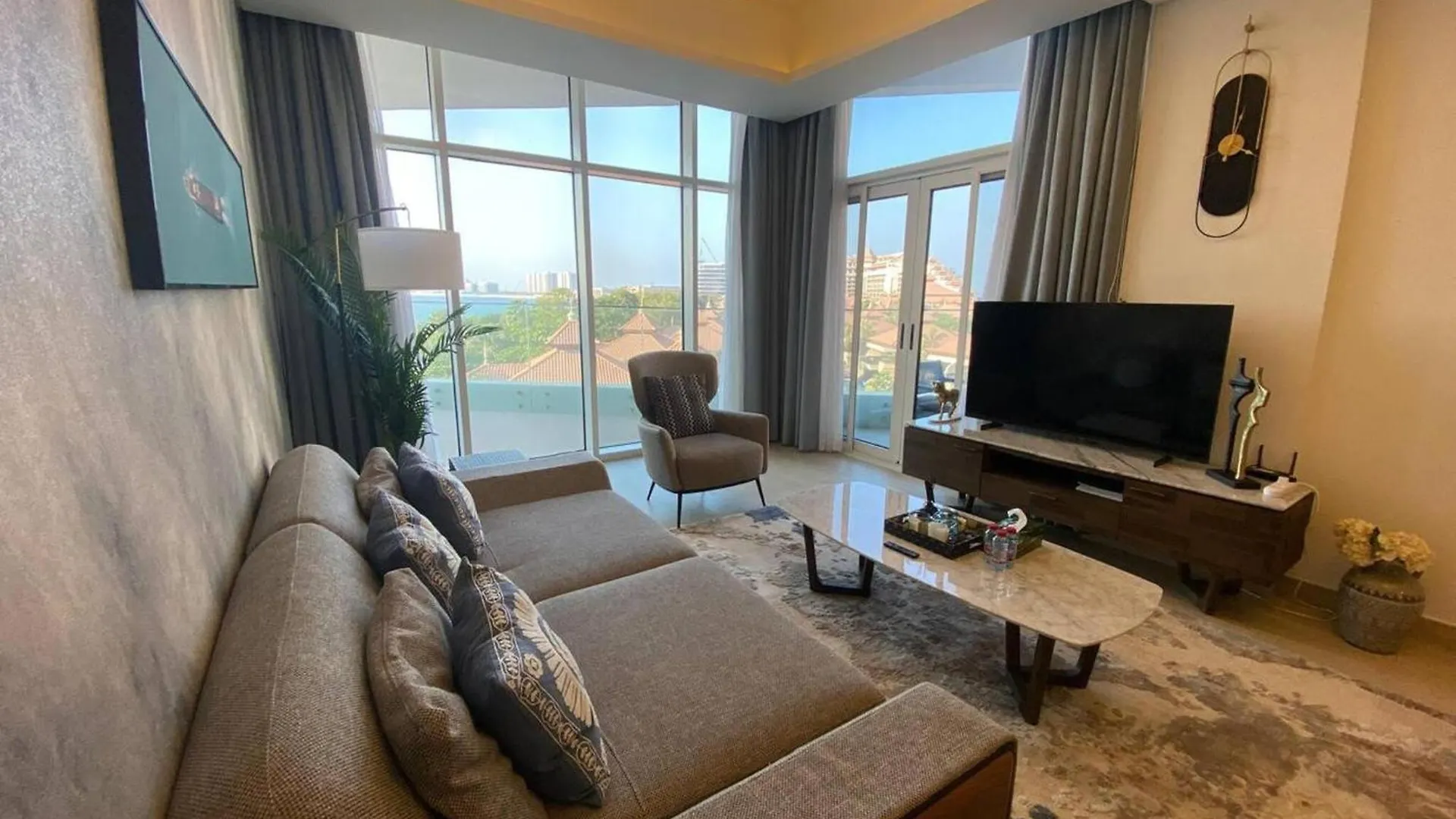 Spacious Apartment In Palm Jumeriah With Access To Private Beach Dubai