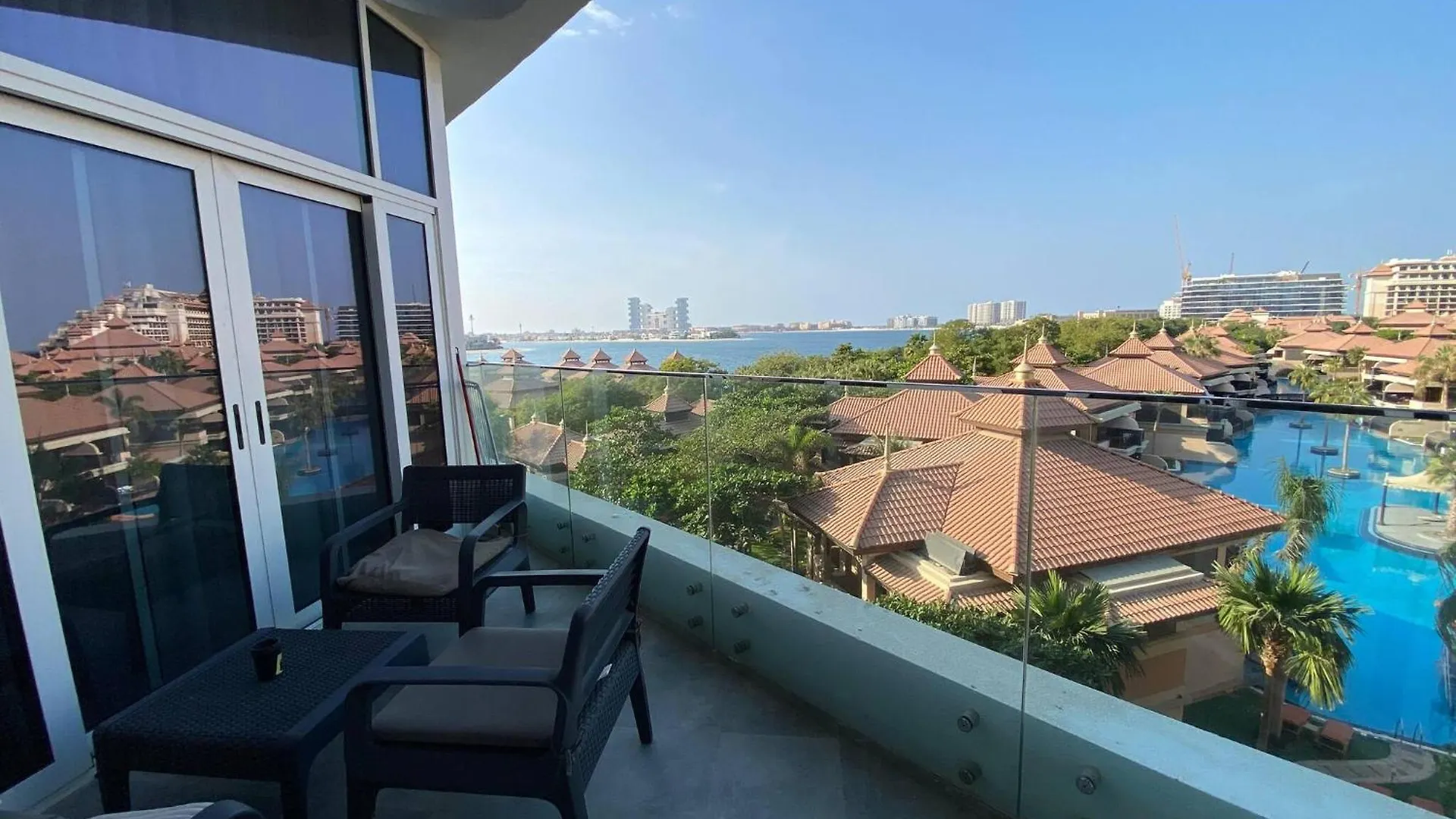 Spacious Apartment In Palm Jumeriah With Access To Private Beach Dubai