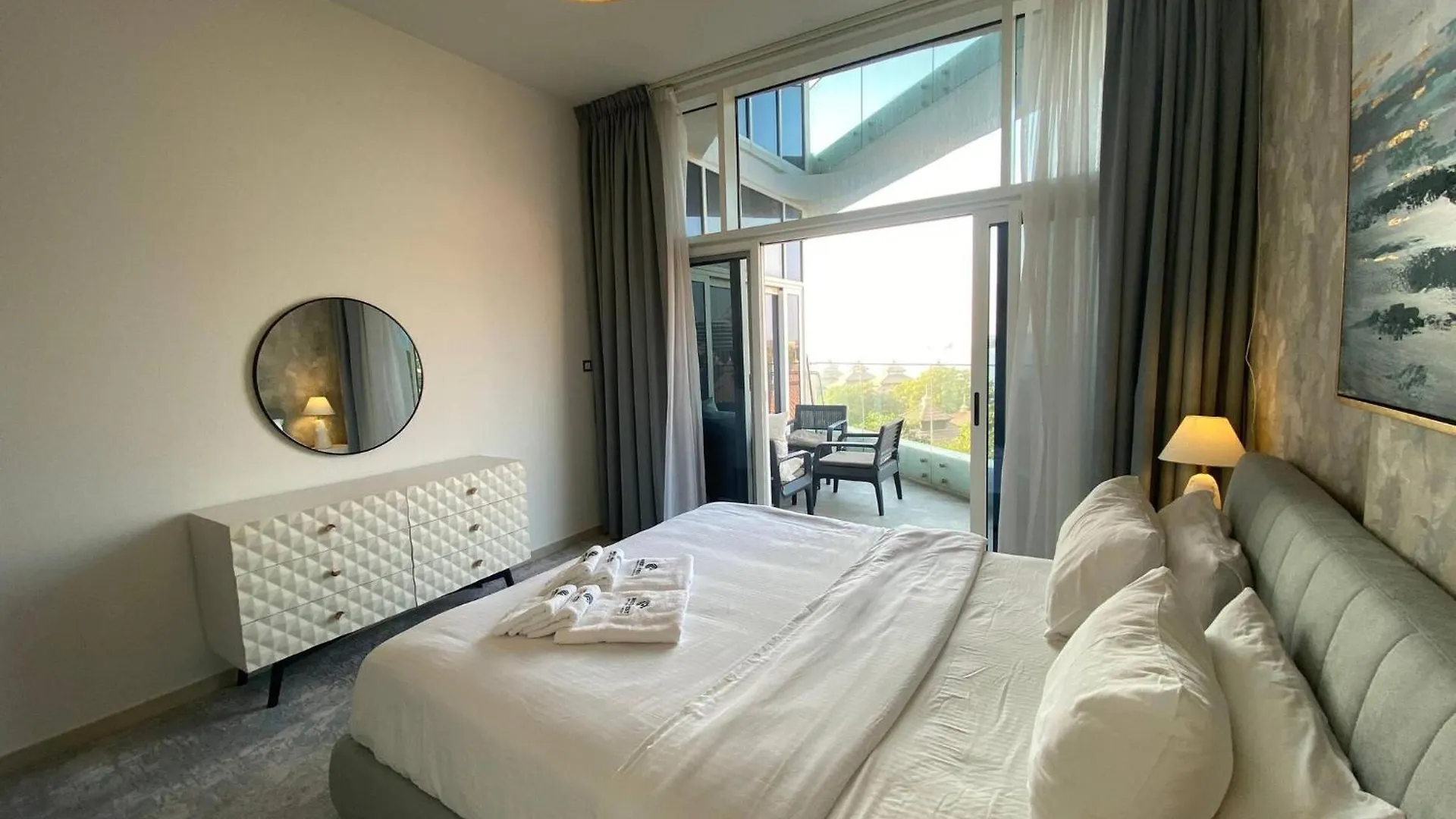 Spacious Apartment In Palm Jumeriah With Access To Private Beach Dubai