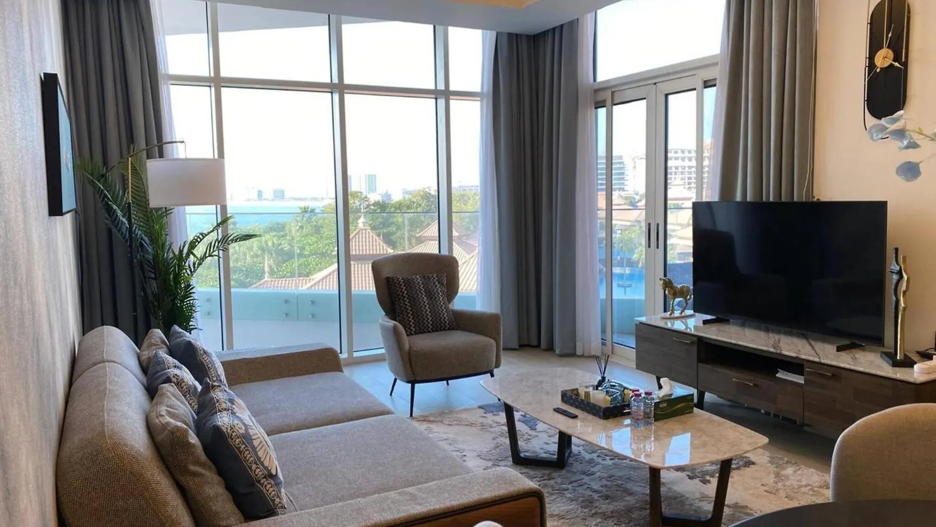 Spacious Apartment In Palm Jumeriah With Access To Private Beach Dubai 0*,